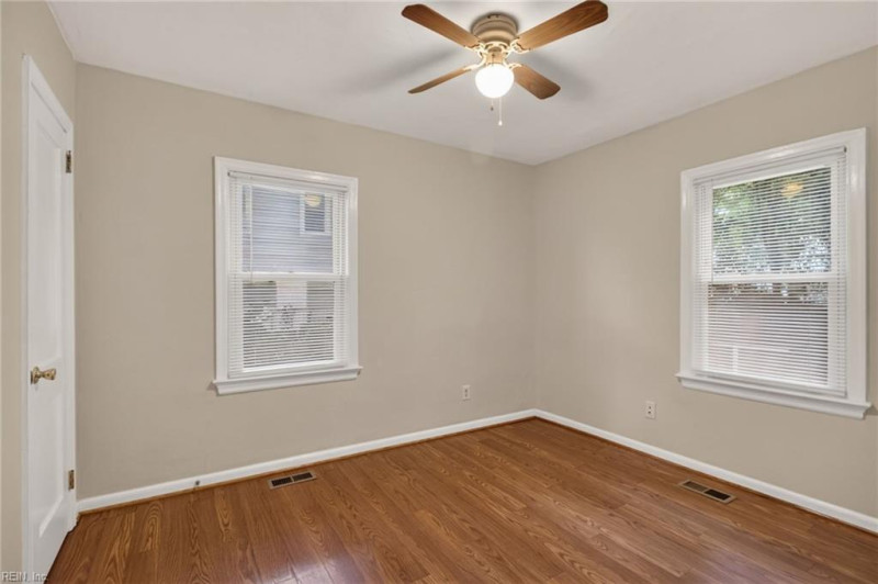 Photo 18 of 26 residential for sale in Portsmouth virginia