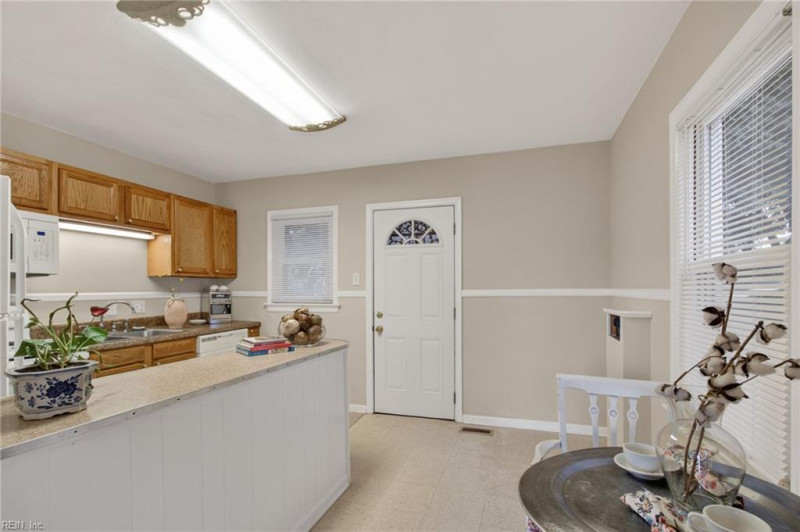 Photo 8 of 26 residential for sale in Portsmouth virginia
