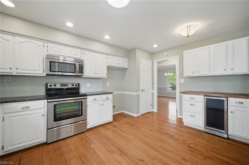 Photo 11 of 39 residential for sale in Virginia Beach virginia