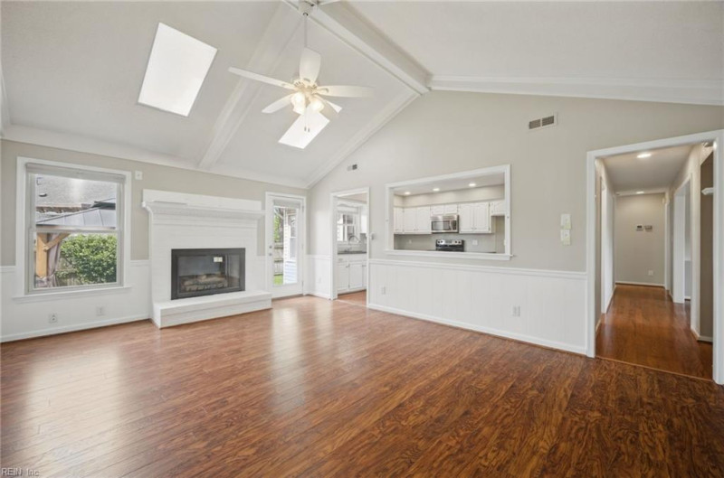 Photo 14 of 39 residential for sale in Virginia Beach virginia