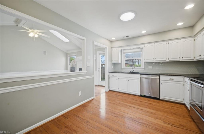 Photo 7 of 39 residential for sale in Virginia Beach virginia