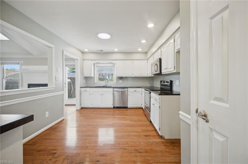 Photo 8 of 39 residential for sale in Virginia Beach virginia