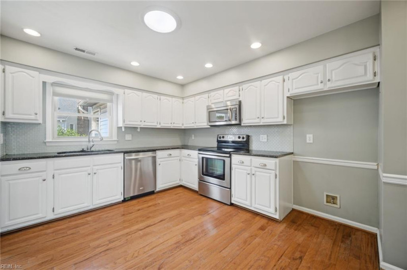 Photo 9 of 39 residential for sale in Virginia Beach virginia