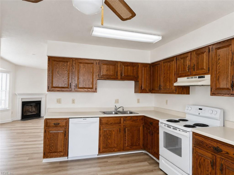 Photo 12 of 33 residential for sale in Newport News virginia