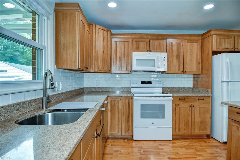 Photo 12 of 34 residential for sale in Chesapeake virginia