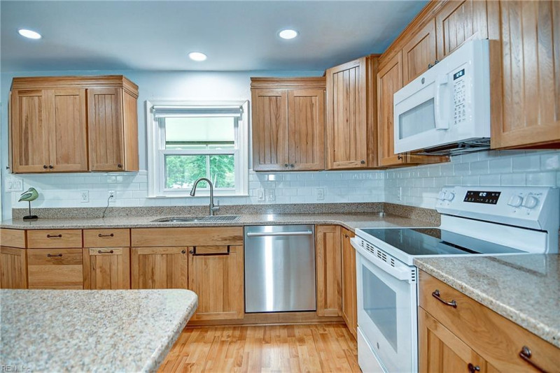 Photo 14 of 34 residential for sale in Chesapeake virginia