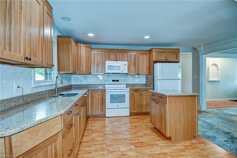 Photo 15 of 34 residential for sale in Chesapeake virginia