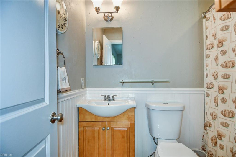 Photo 18 of 34 residential for sale in Chesapeake virginia