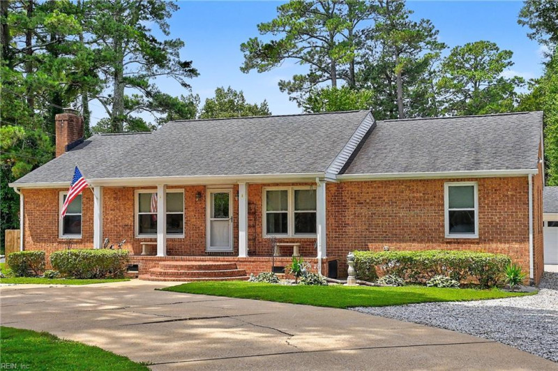 Photo 2 of 34 residential for sale in Chesapeake virginia