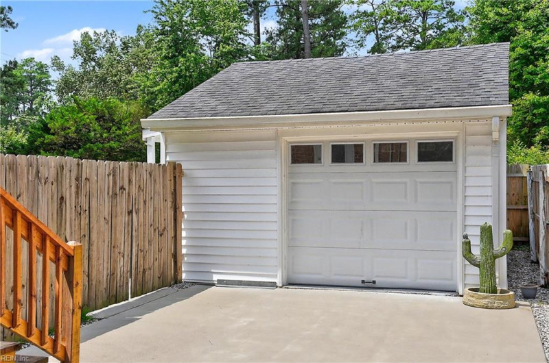 Photo 31 of 34 residential for sale in Chesapeake virginia