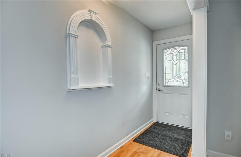 Photo 4 of 34 residential for sale in Chesapeake virginia