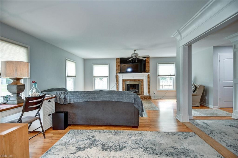 Photo 6 of 34 residential for sale in Chesapeake virginia