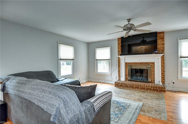 Photo 7 of 34 residential for sale in Chesapeake virginia
