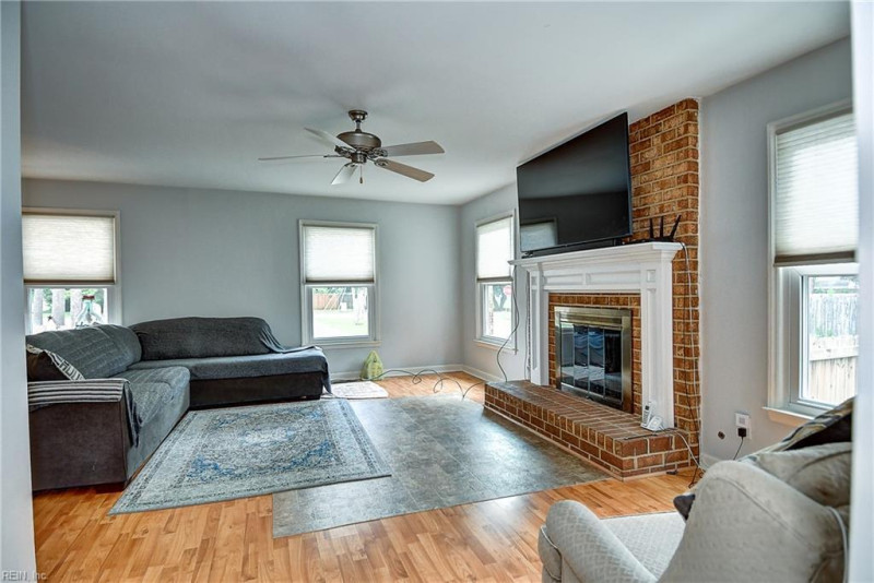 Photo 8 of 34 residential for sale in Chesapeake virginia