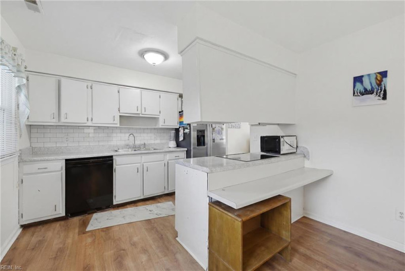 Photo 9 of 22 residential for sale in Virginia Beach virginia
