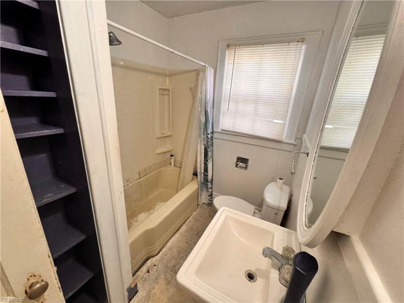 Photo 11 of 23 residential for sale in Hampton virginia