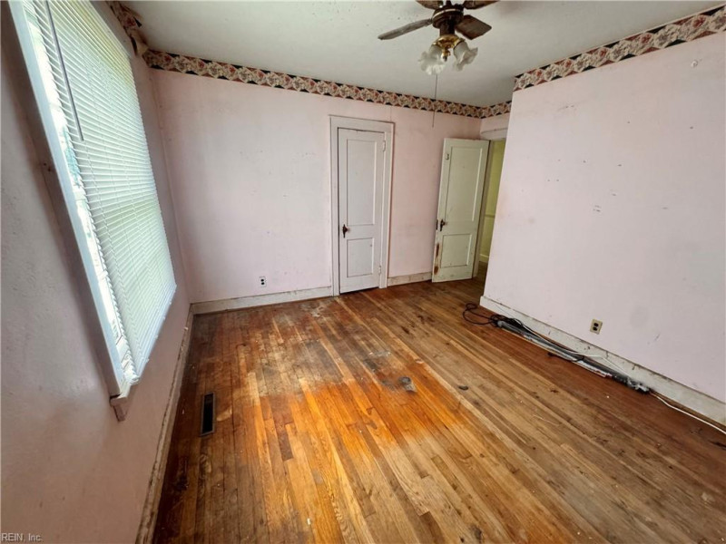 Photo 14 of 23 residential for sale in Hampton virginia