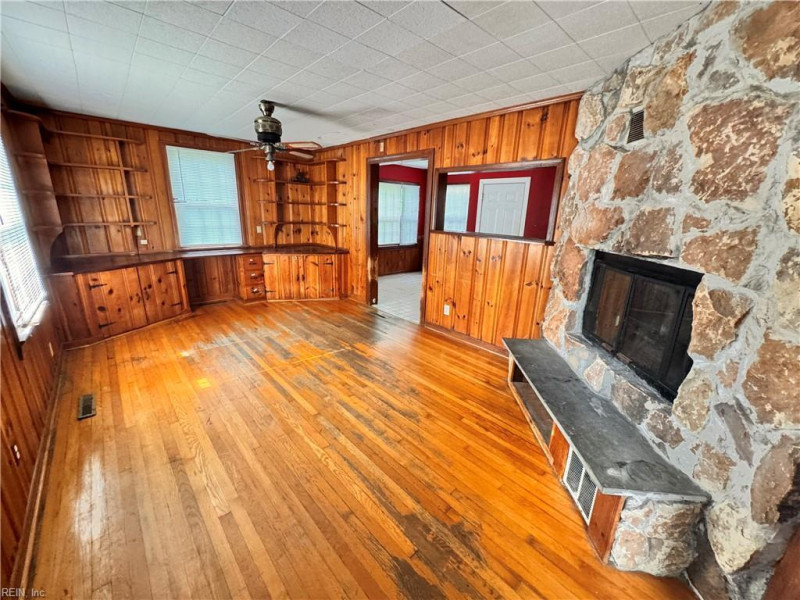 Photo 15 of 23 residential for sale in Hampton virginia