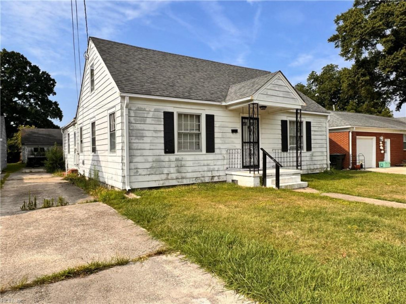 Photo 3 of 23 residential for sale in Hampton virginia