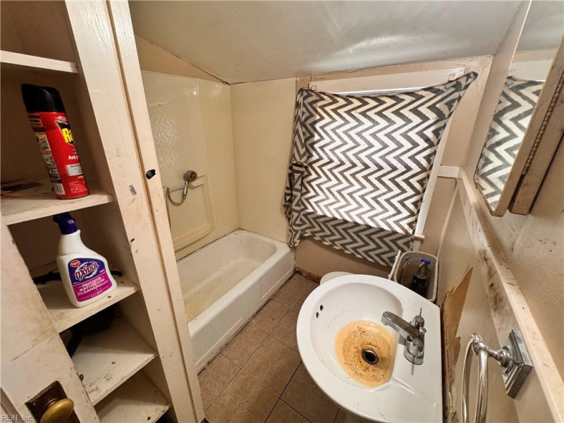 Photo 6 of 23 residential for sale in Hampton virginia