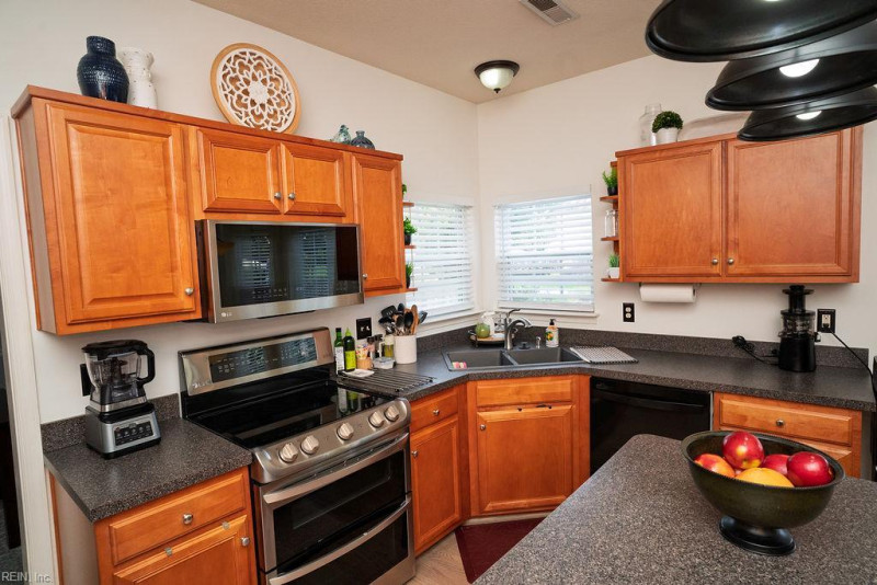 Photo 6 of 27 residential for sale in Virginia Beach virginia