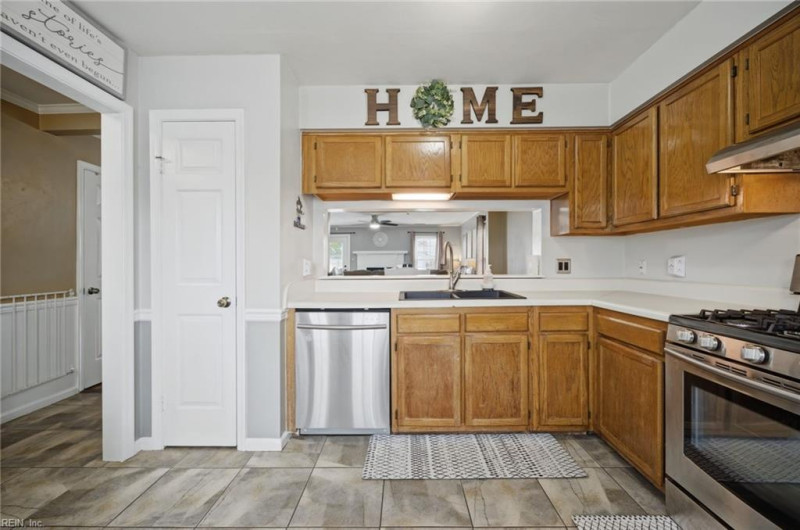 Photo 18 of 42 residential for sale in Virginia Beach virginia