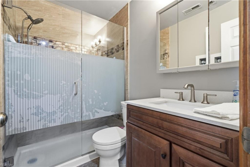 Photo 19 of 25 residential for sale in Virginia Beach virginia