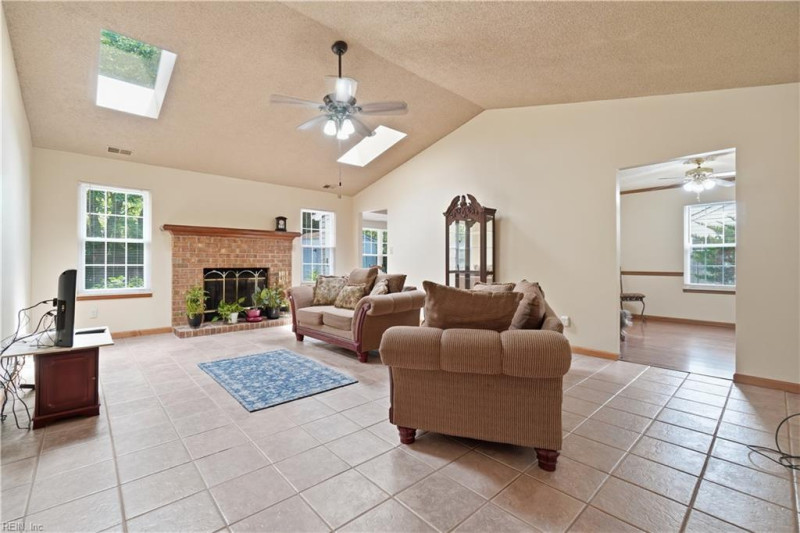 Photo 4 of 25 residential for sale in Virginia Beach virginia
