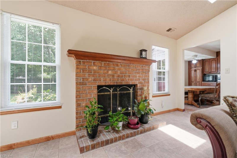 Photo 5 of 25 residential for sale in Virginia Beach virginia