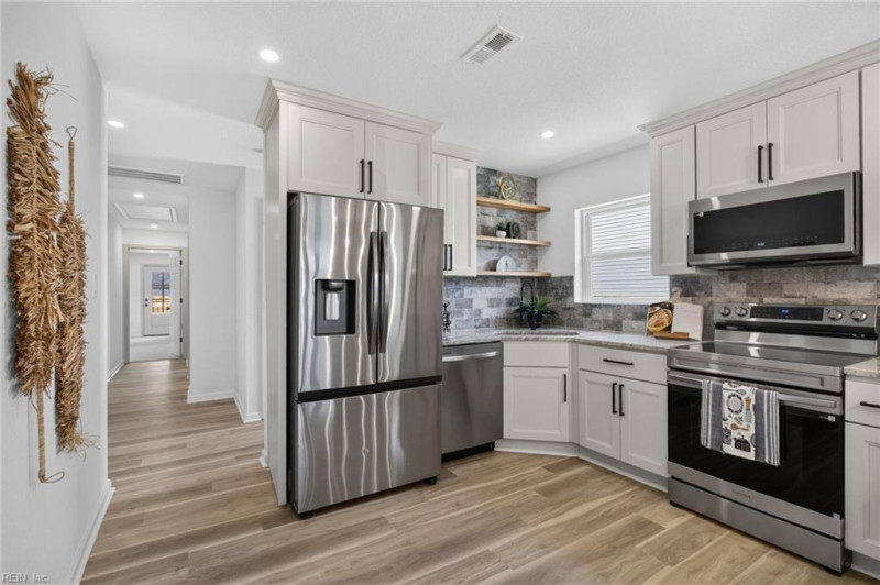 Photo 13 of 27 residential for sale in Chesapeake virginia