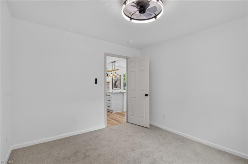 Photo 15 of 27 residential for sale in Chesapeake virginia