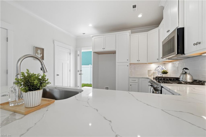 Photo 13 of 39 residential for sale in Virginia Beach virginia