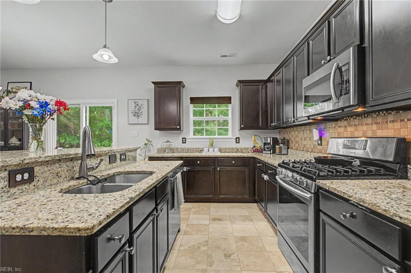 Photo 14 of 26 residential for sale in York County virginia