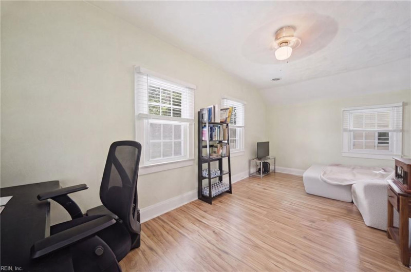 Photo 11 of 27 residential for sale in Portsmouth virginia