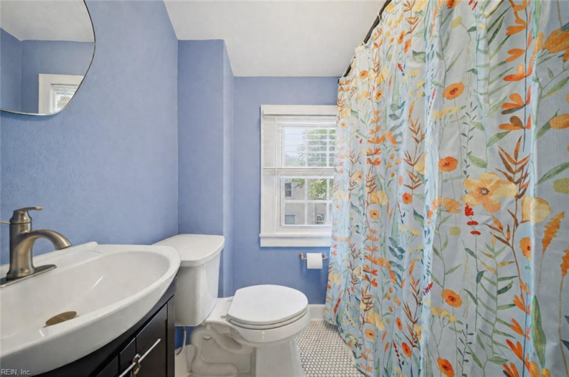 Photo 18 of 27 residential for sale in Portsmouth virginia