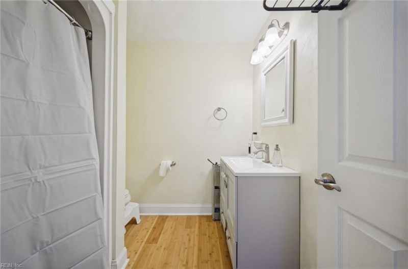 Photo 19 of 27 residential for sale in Portsmouth virginia