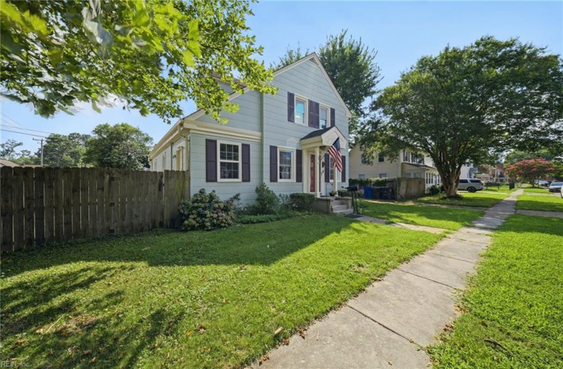 Photo 2 of 27 residential for sale in Portsmouth virginia