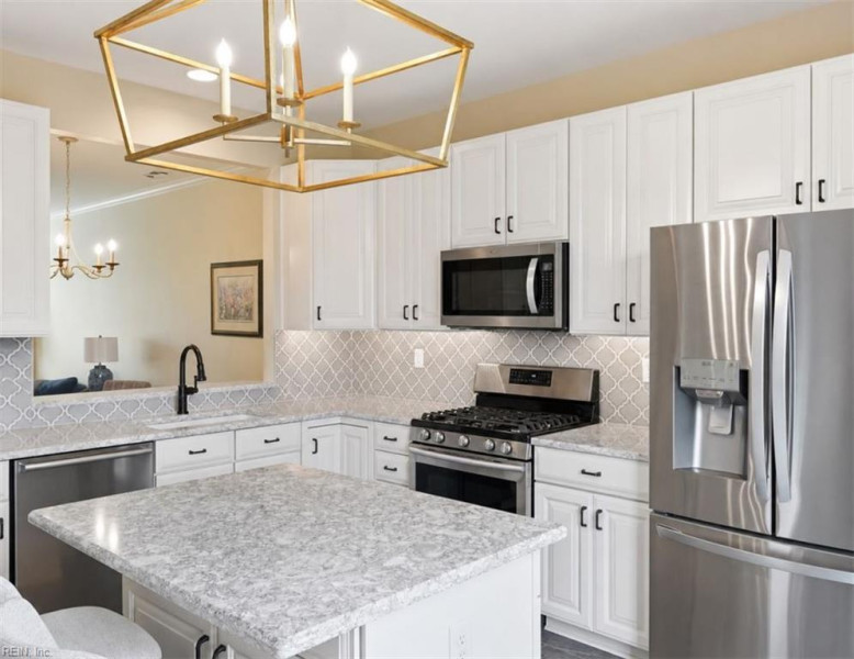 Photo 11 of 33 residential for sale in Chesapeake virginia