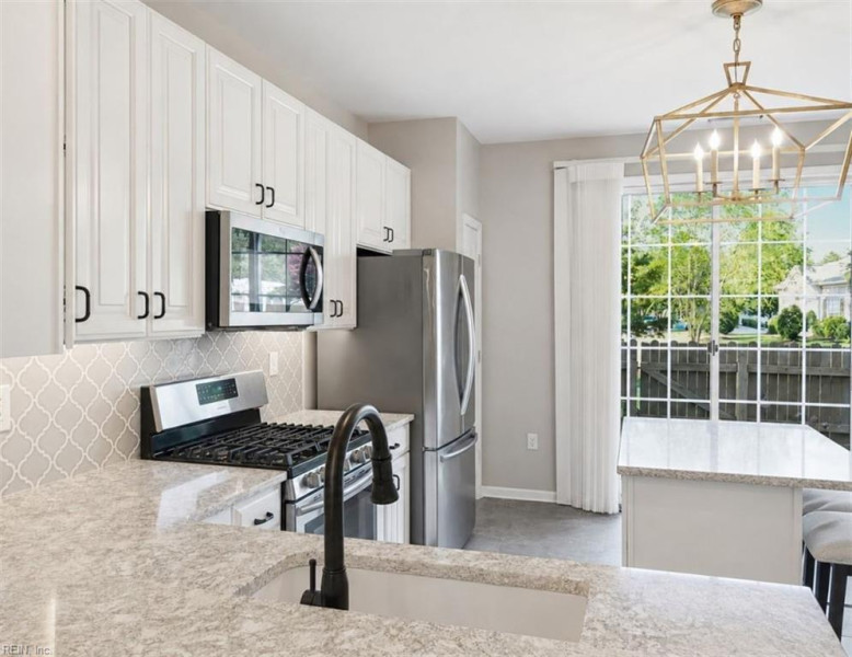 Photo 8 of 33 residential for sale in Chesapeake virginia