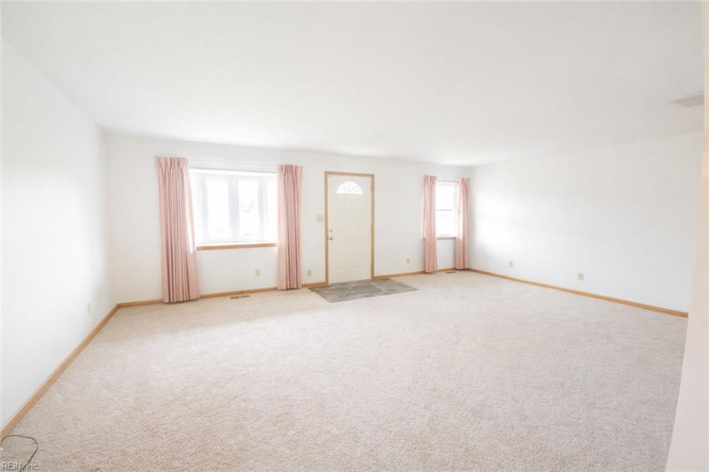 Photo 4 of 19 residential for sale in Hampton virginia