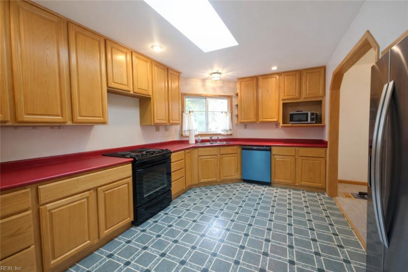 Photo 5 of 19 residential for sale in Hampton virginia