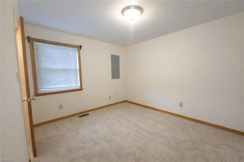 Photo 7 of 19 residential for sale in Hampton virginia