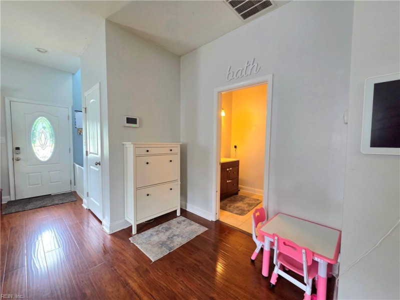 Photo 11 of 41 residential for sale in Hampton virginia