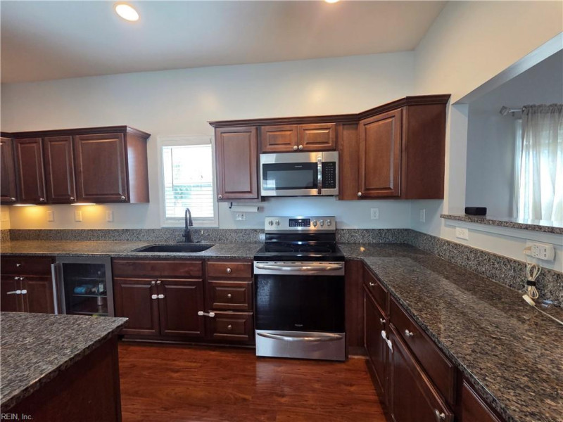 Photo 7 of 41 residential for sale in Hampton virginia