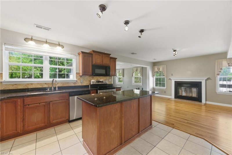 Photo 10 of 25 residential for sale in York County virginia
