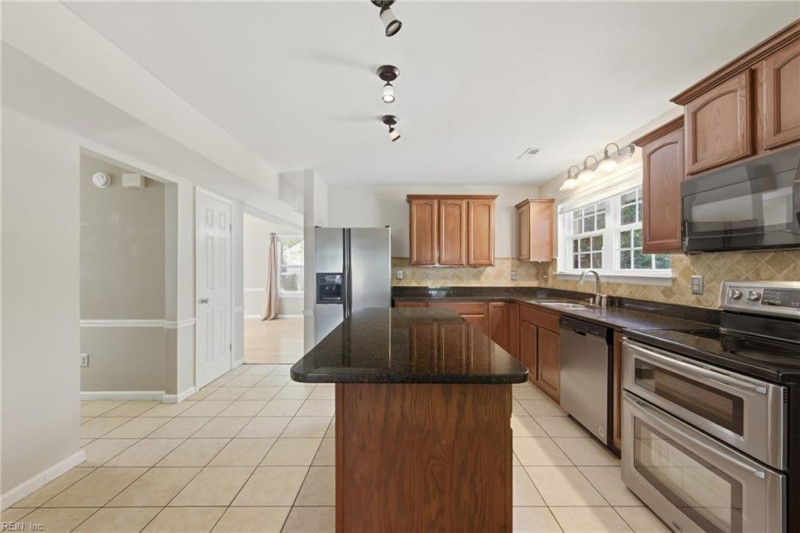 Photo 11 of 25 residential for sale in York County virginia