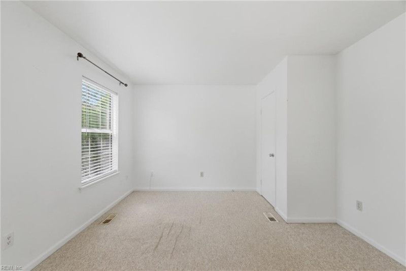 Photo 14 of 25 residential for sale in York County virginia