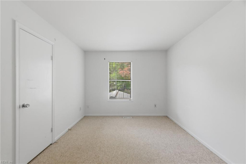 Photo 17 of 25 residential for sale in York County virginia