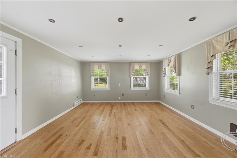 Photo 8 of 25 residential for sale in York County virginia