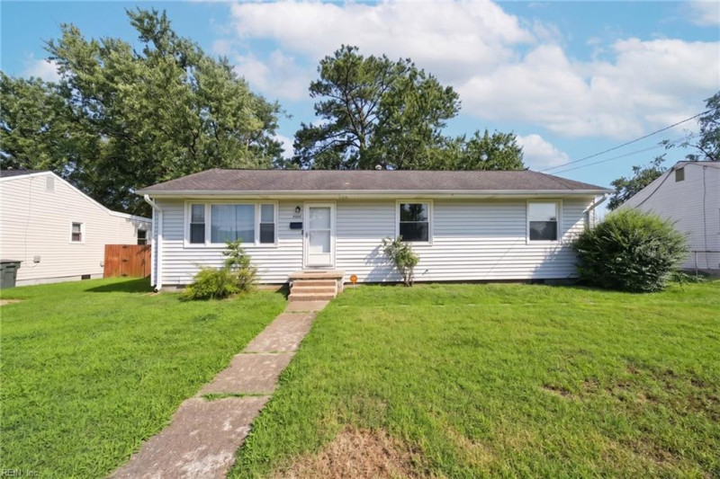 Photo 1 of 32 residential for sale in Hampton virginia